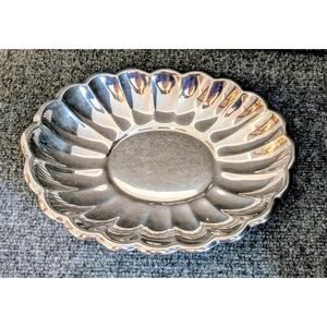 Mid 20th Century Reed & Barton Scalloped Silver Plate Holliday Collection Bowl